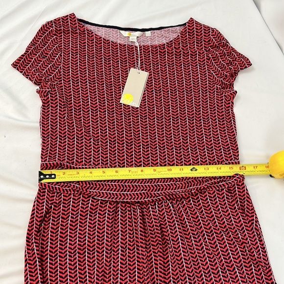 Boden NWT Cherry Red Chevron Twist Amelie
Jersey A-Line short sleeve Dress 10 - Picture 12 of 13